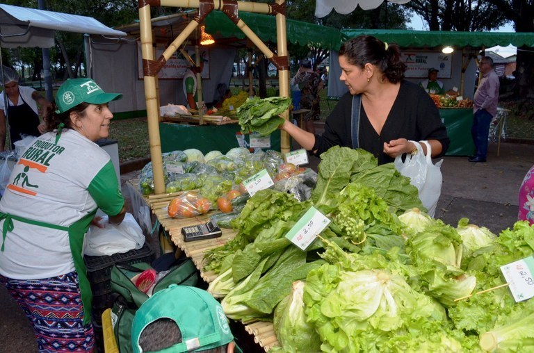 Feira Noturna do Produtor Rural passa a ser realizada na Praça Pedro de Toledo