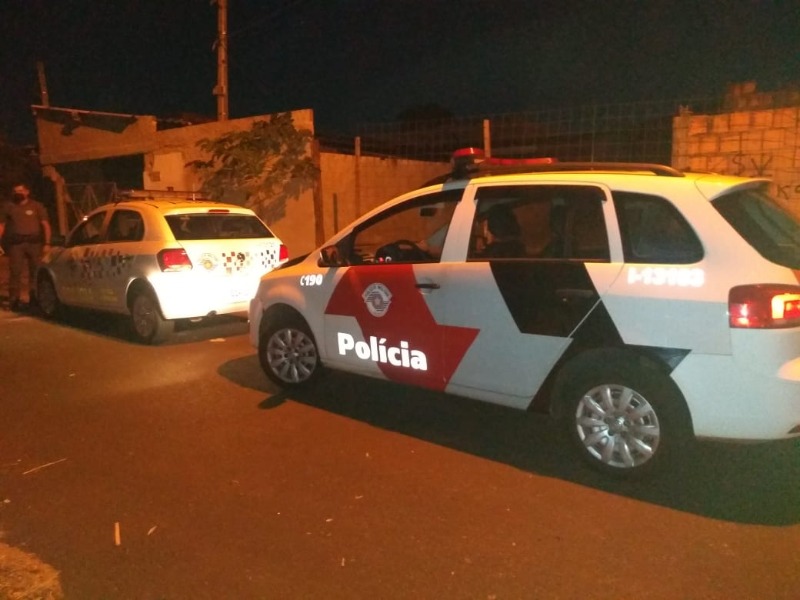 Homem é socorrido em estado grave depois de ser golpeado no peito com facão