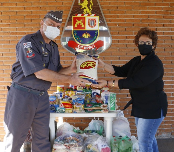 Polícia Militar doa mais de 400 kg de alimentos para Araraquara