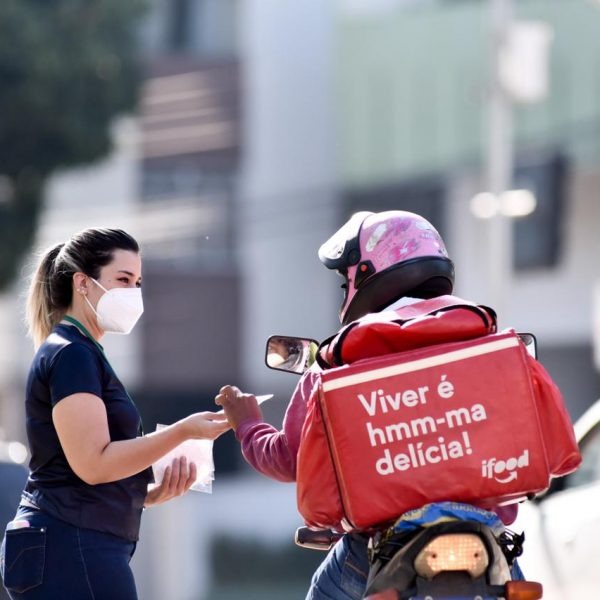 Vereador sugere criação de abrigo para entregadores e motoristas por aplicativo