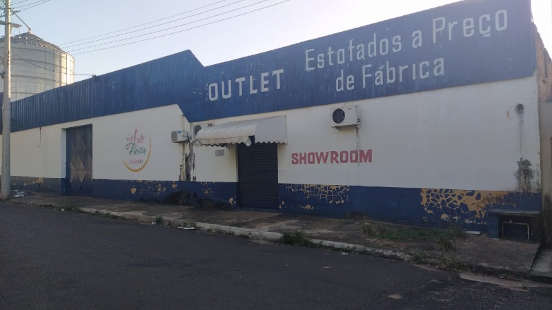 Empresa de estofados fecha as portas e deixa clientes e funcionários na mão