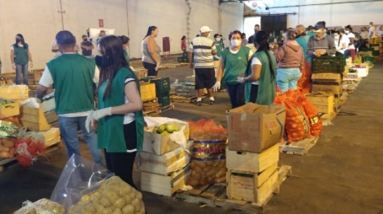Voluntários criticam falas de Edinho Silva sobre distribuição de alimentos
