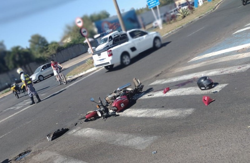 ​Acidente grave deixa motociclista ferido na Avenida Maurício Galli