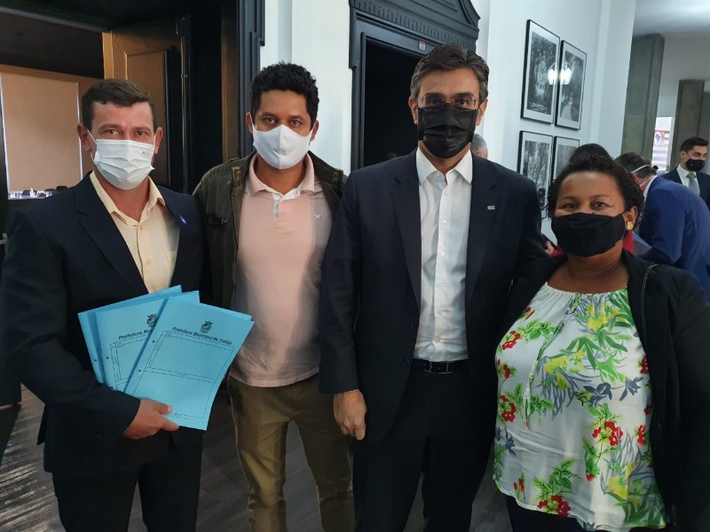 Vereadores e prefeito de Trabiju buscam recursos junto ao governo estadual