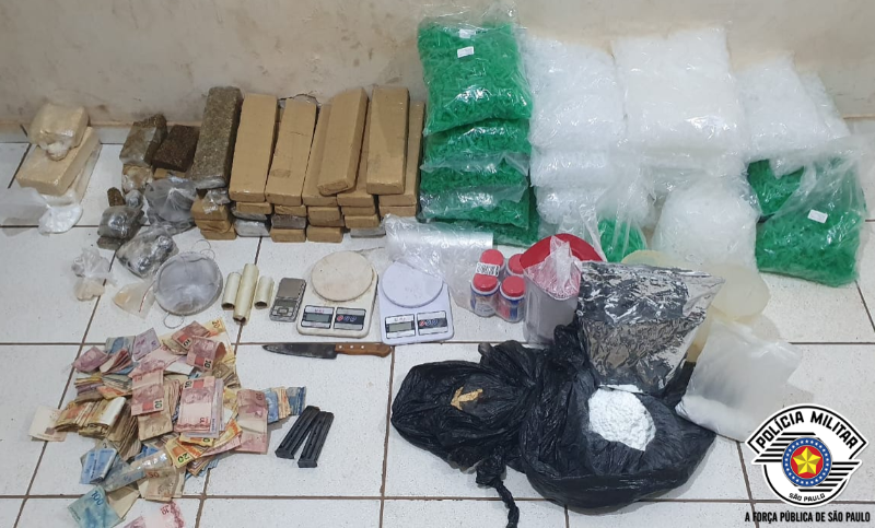 Polícia encontra mais de R$ 17 mil, drogas e munições em Araraquara