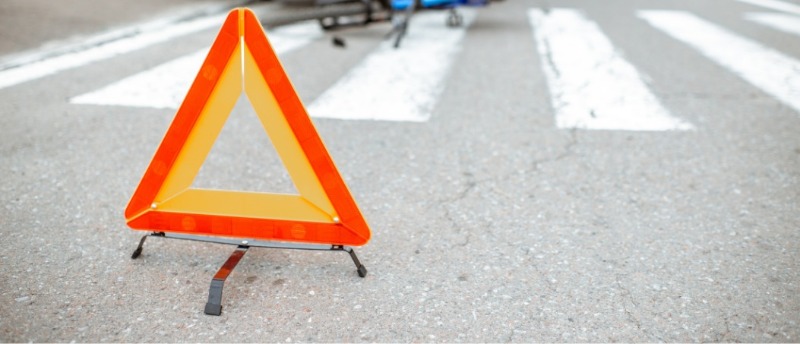 ​Homem morre após segurar carroceria de caminhão