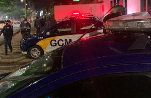 Aglomeração em pastelaria e festinha clandestina em bar são alvos de fiscalizações e multas