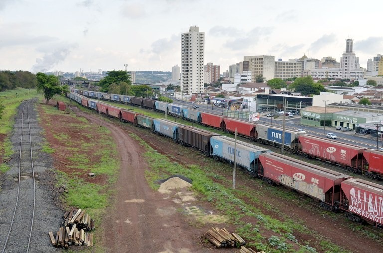 Vereador cobra cumprimento de lei que proíbe buzina de trem à noite