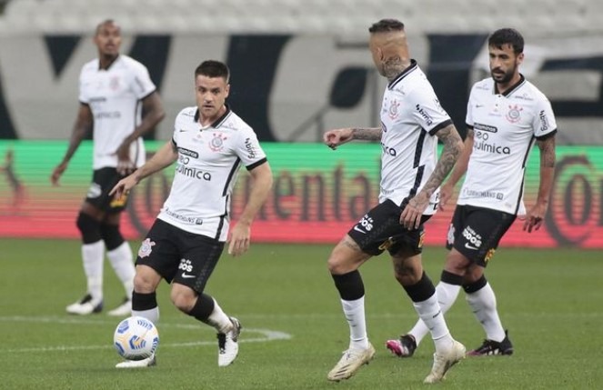 Corinthians perde para o Atlético Goianiense pela Copa do Brasil