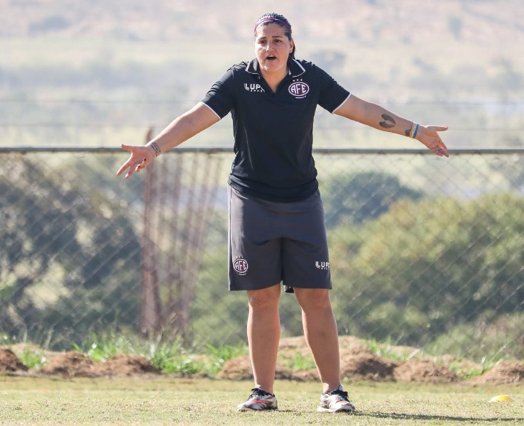 Lindsay Camila quer vitória contra o São José, mas lamenta situação do rival: "É uma pena"