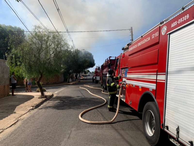 Família que perdeu tudo em incêndio precisa de ajuda