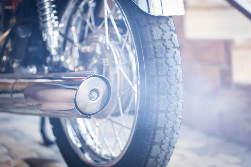 Criança que teve dedos amputados em corrente de motocicleta consegue reimplante com sucesso