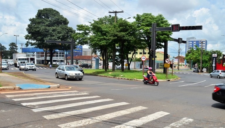 Veículos com placas final 4 devem ser licenciados em julho; veja o calendário