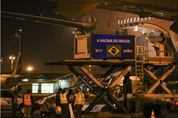 Estado de São Paulo recebe lote de matéria-prima para produzir 20 milhões de vacinas do Butantan