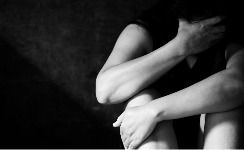 Mulher desmaia após apanhar de companheiro. Vítima teria questionado sobre suposta amante