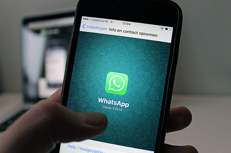 Homem recebe ligação falsa e tem WhatsApp clonado