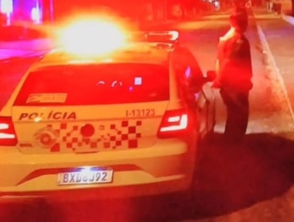 ​Homem é espancado e deixado sangrando próximo a mercado