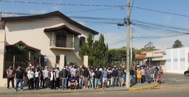 Amigos fazem carreata em Boa Esperança para celebrar recuperação de empresário curado do coronavírus