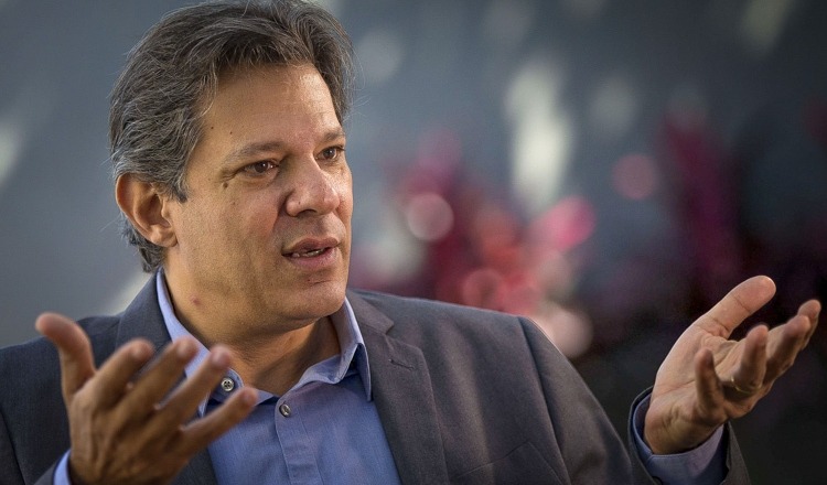 Fernando Haddad divulga mobilização na frente da Câmara de Araraquara