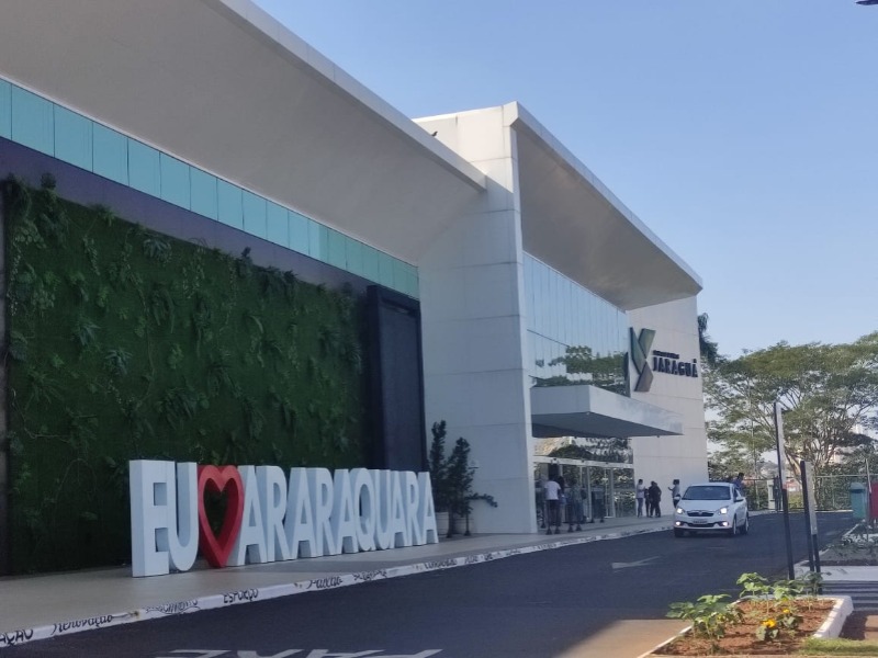 Caminhonete é furtada do estacionamento do Shopping Jaraguá
