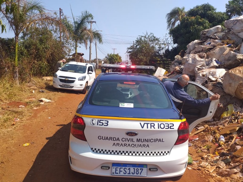 Prefeitura faz operação e interdita um ferro velho em Araraquara
