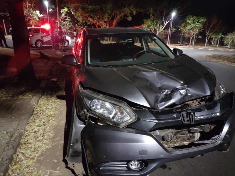 Motociclista fica ferido em acidente no Botânico