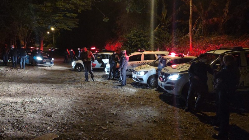 ​PM acaba com pancadão funk com centenas de jovens em clube de Araraquara