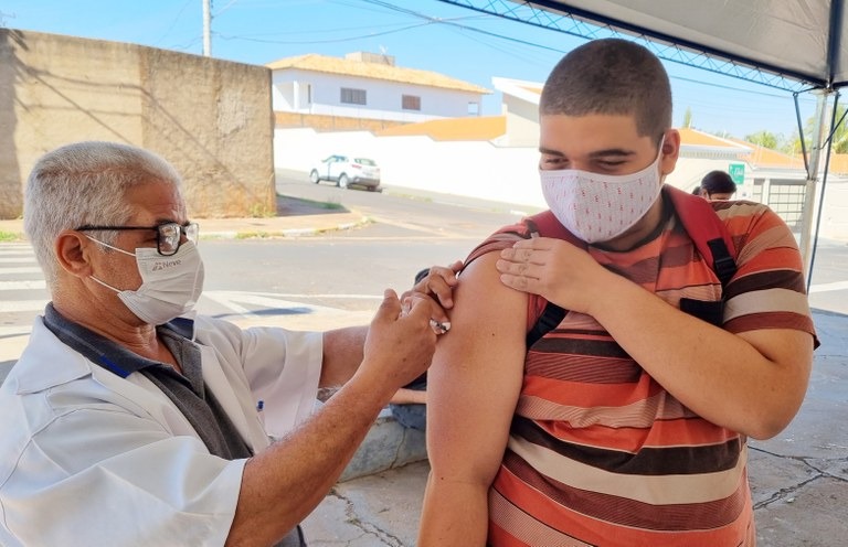 Véspera de Feriado (6) é dia de vacinação em Araraquara
