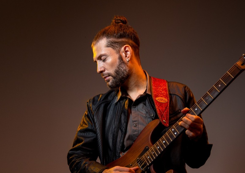 Com teor existencialista, Cleber Shimu lança ‘Dark’, terceiro Single do seu novo disco