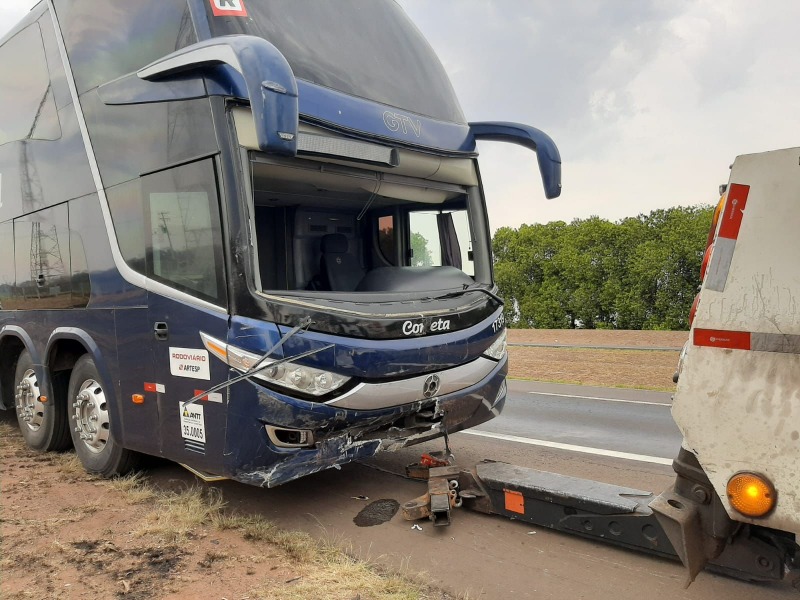 Engavetamento com quatro veículos acontece após queimada em rodovia