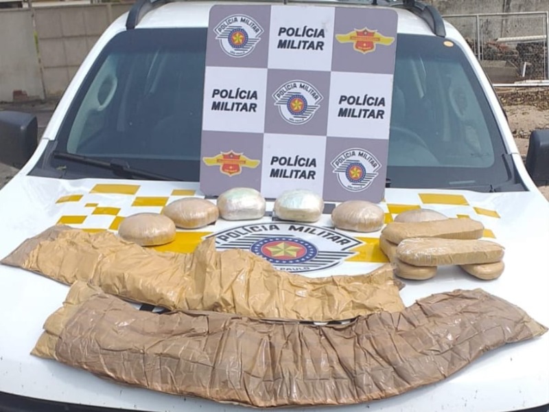 Polícia encontra drogas que estavam escondidas pelo corpo de bolivianas