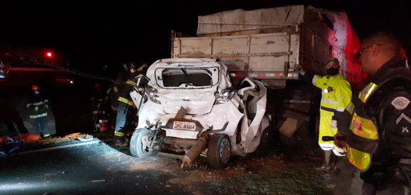 Engavetamento por causa de fumaça mata mãe e filho em Araraquara