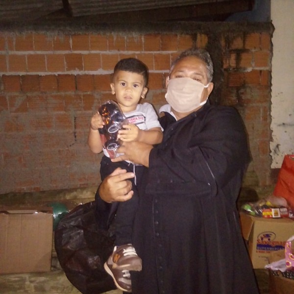 Padre faz campanha de doação de brinquedos para crianças em Araraquara