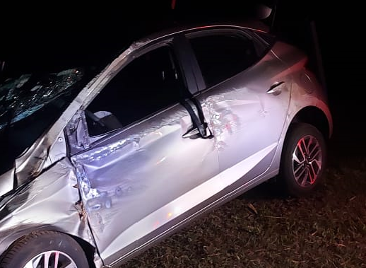 Três Jovens de Araraquara ficam feridos após capotamento na SP-255