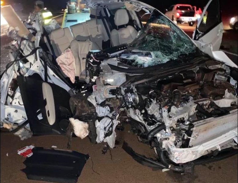 Cantora tem carro destruído em acidente na SP-255, próximo ao Clube Náutica