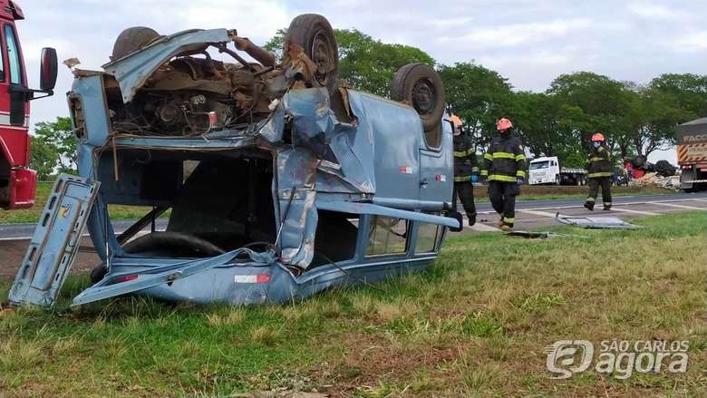 Batida entre caminhão e perua deixa 10 feridos na Washigton Luís