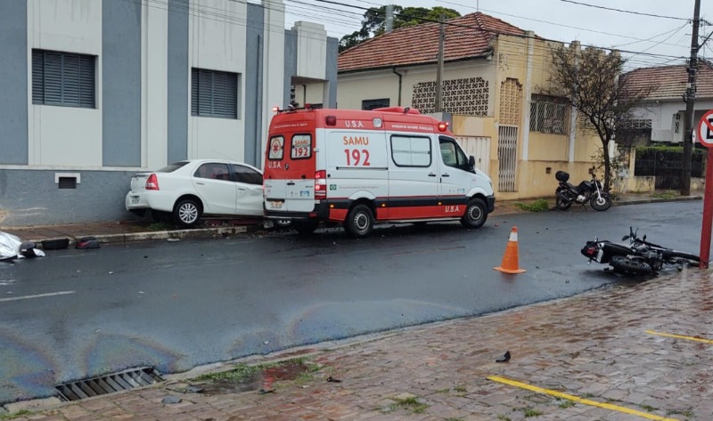 Trabalhador morre em acidente entre carro e moto no Centro