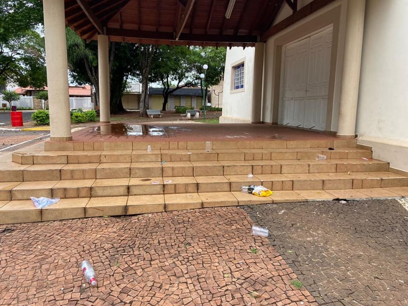 Paróquia reclama de sujeira e bagunça em Igreja de Boa Esperança do Sul