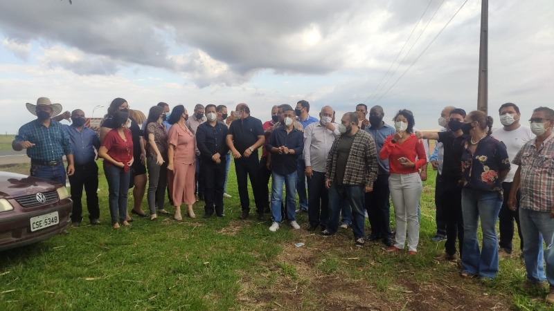 Políticos de Araraquara, Ibaté e São Carlos protestam em Rodovia contra pedágio