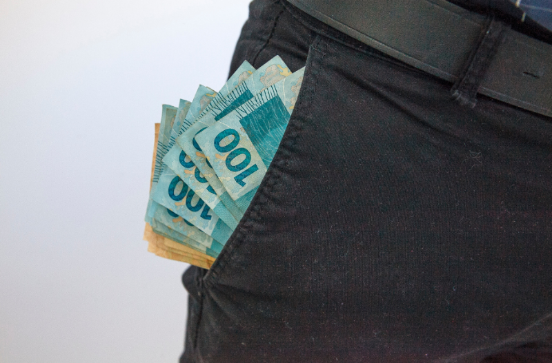 Clínica acusa consultor de receber de clientes e não repassar para empresa