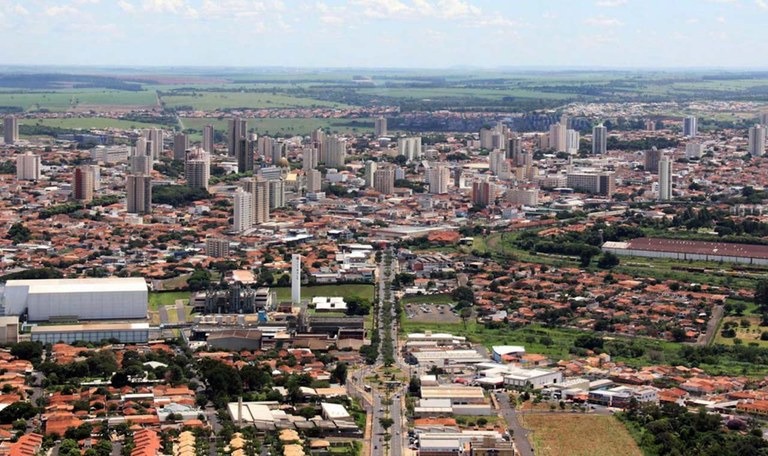 Veja o abre e fecha de Araraquara no feriado de Finados
