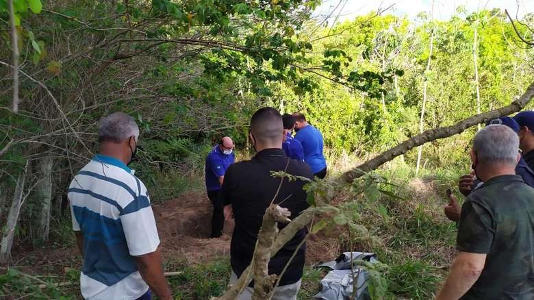 Polícia tenta identificar corpo encontrado em mata de Ibaté
