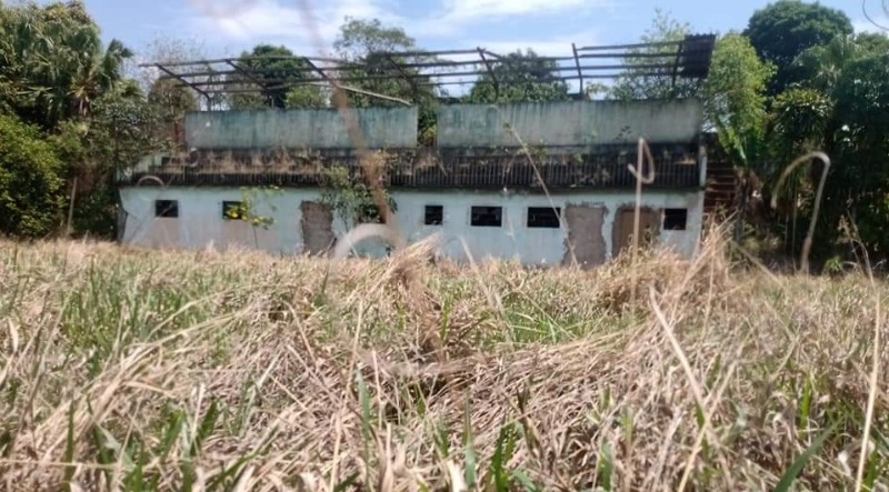 Moradores reclamaram do abandono de antigo campo de futebol, na Vila Xavier