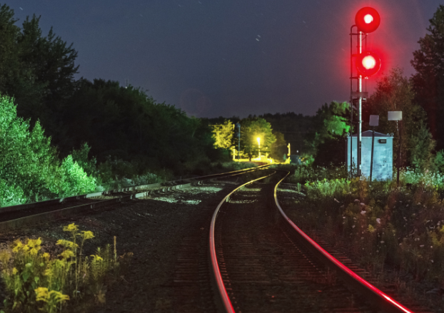 Mulher, de 43 anos, morre atropelada em linha de trem