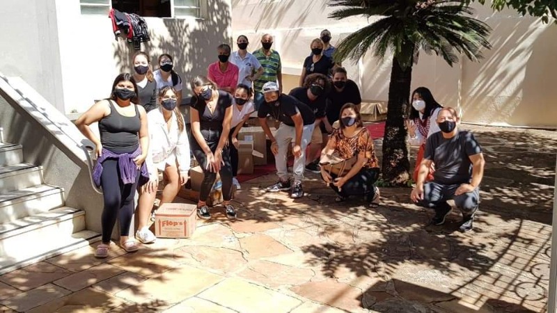 Organização de jovens realiza drive solidário para ajudar idosos e pessoas em situação de rua