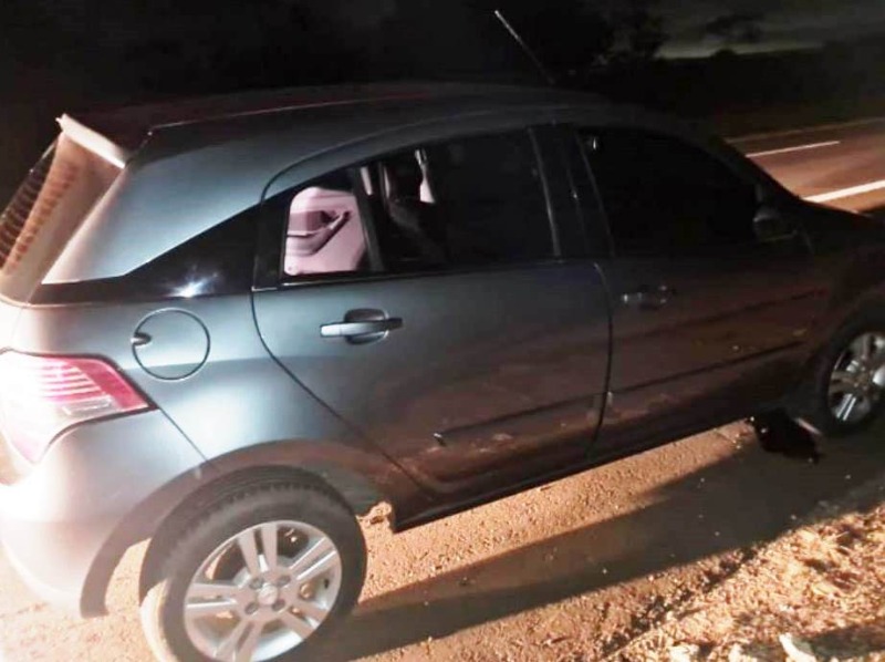 Motorista de aplicativo e passageira são mantidos como reféns