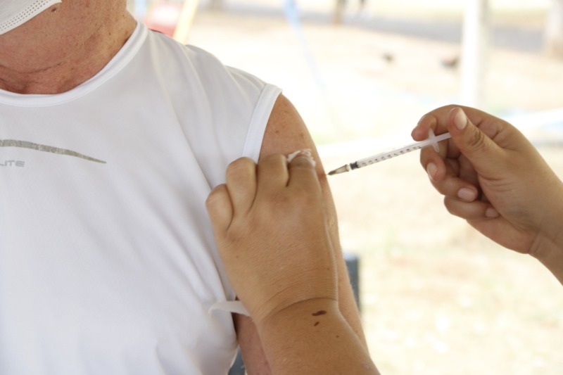 Araraquara vai começar a vacinar maiores de 18 anos com a terceira dose