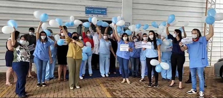 Histórico: últimos pacientes deixam o hospital de campanha e vencem a Covid-19