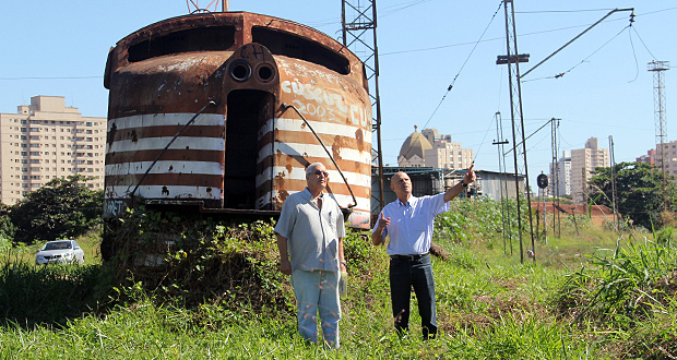 “Limpa Pátio” salva locomotivas históricas, mas tempo é cruel com elas