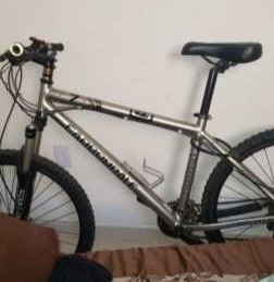 Homem tem casa roubada e pede ajuda para encontrar bicicleta